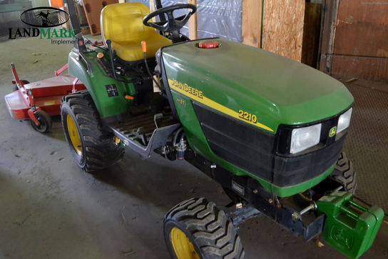 2005 John Deere 2210