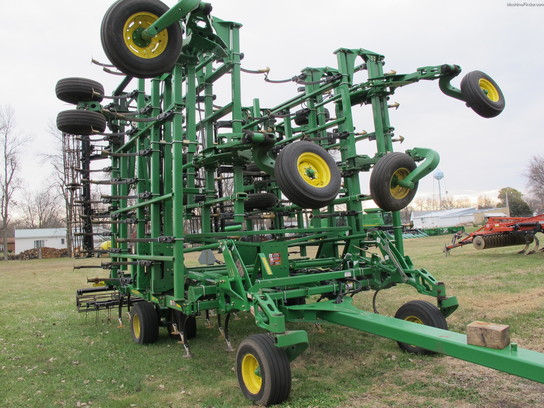  John Deere 2210