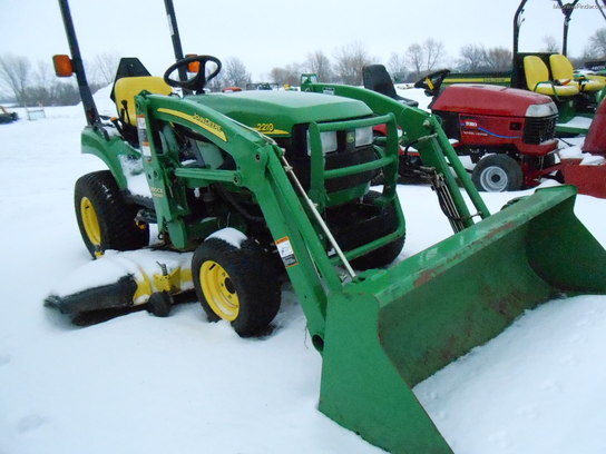 2004 John Deere 2210