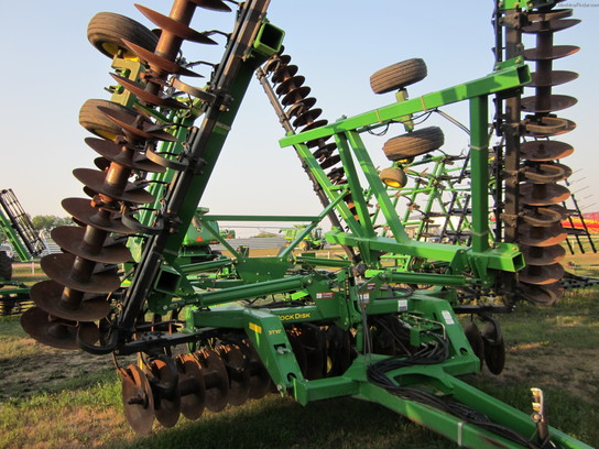 2009 John Deere 637