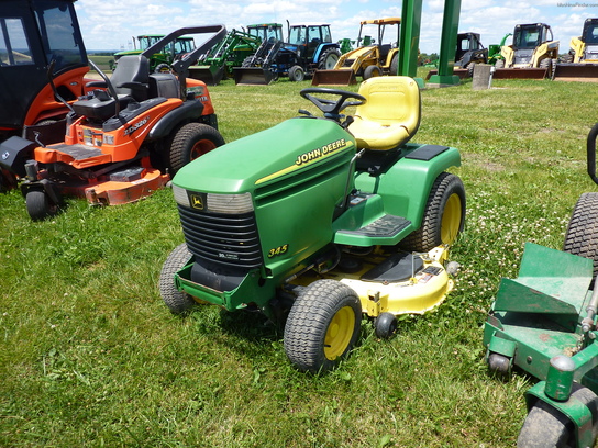  John Deere 345