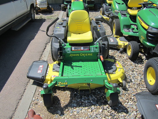  John Deere Z445