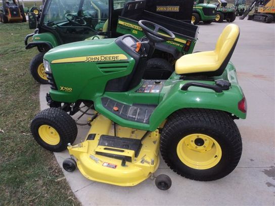2008 John Deere X700