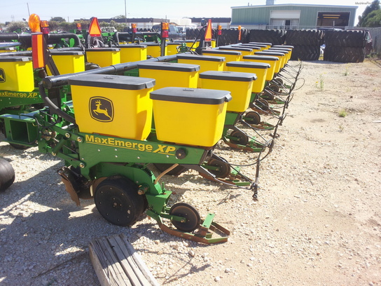 2011 John Deere 1700