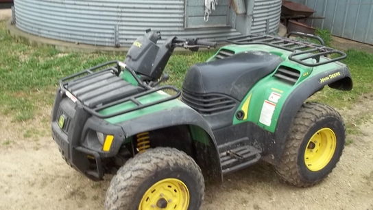 2003 John Deere Buck