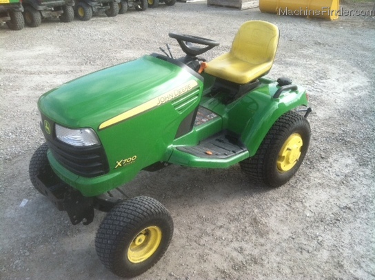 2012 John Deere X700