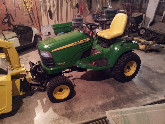 2011 John Deere X729