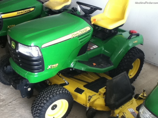 2011 John Deere X749