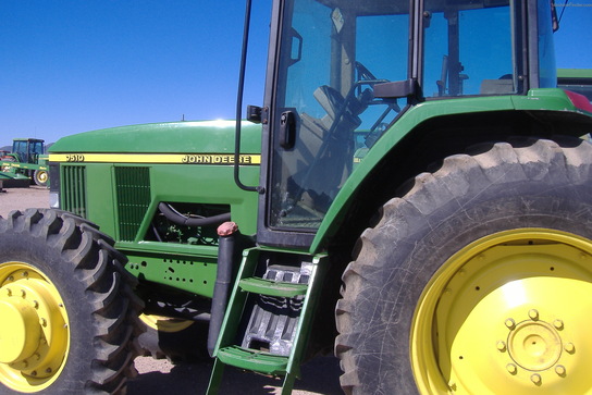 2000 John Deere 7510