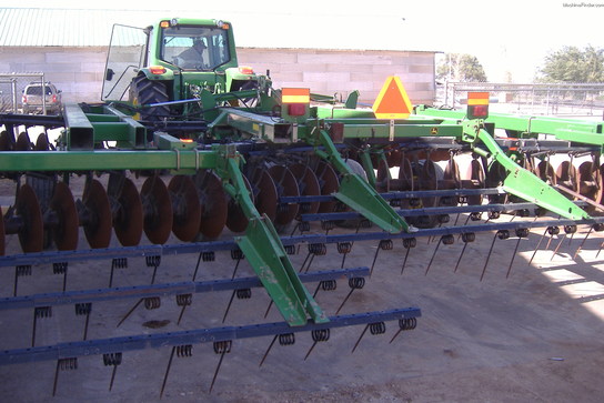2002 John Deere 637