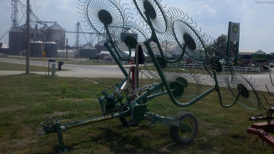 2000 John Deere 702