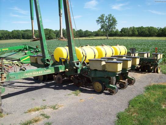 1982 John Deere 7000
