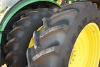 2011 John Deere 8260R