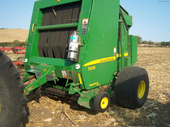 2010 John Deere 568
