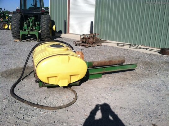  John Deere 200 GALLON FRONT MOUNT TANK