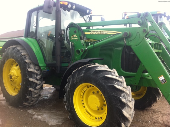 2005 John Deere 7320