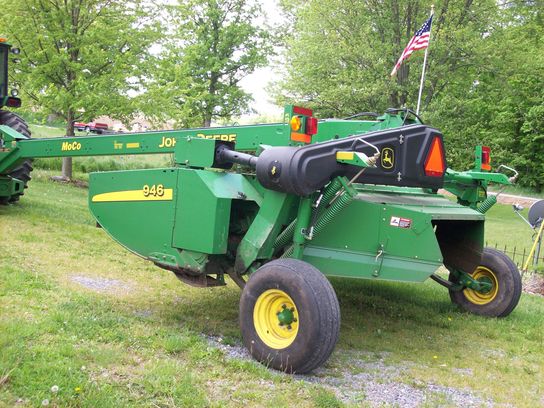 2009 John Deere 946