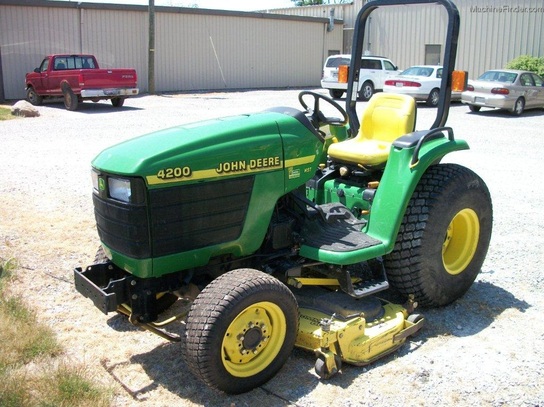 2000 John Deere 4200