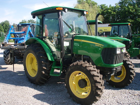 2010 John Deere 5083E