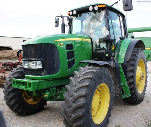2009 John Deere 7430