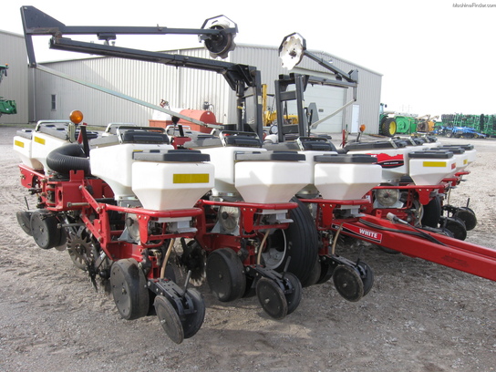 2003 White 8222