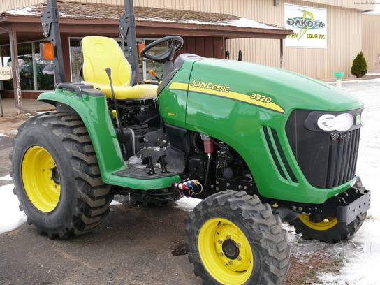 2009 John Deere 3320