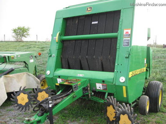 2000 John Deere 566