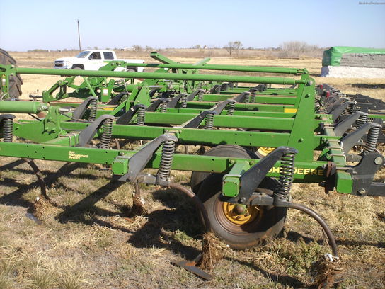 2007 John Deere 2410