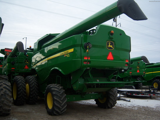 2012 John Deere S670