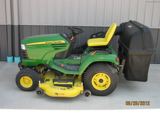 2011 John Deere X724