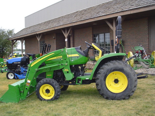 2008 John Deere 3203