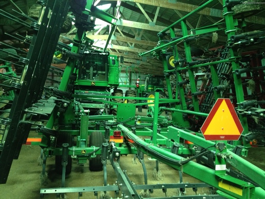 2011 John Deere 2210