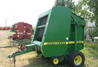 2000 John Deere 566