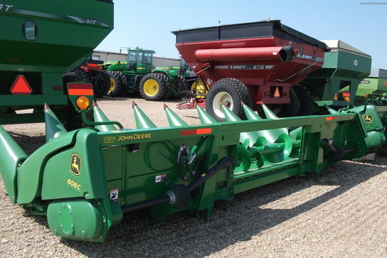 2006 John Deere 2210