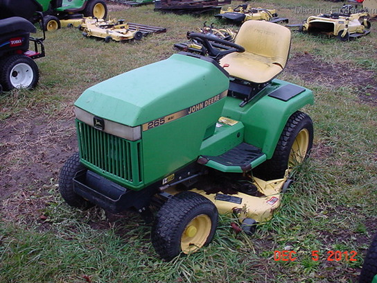1990 John Deere 265