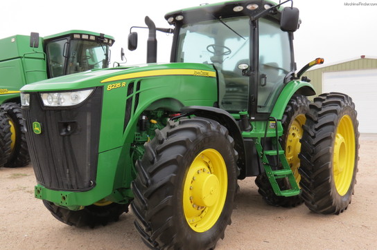 2012 John Deere 8235R
