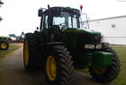 2006 John Deere 7320 Cab