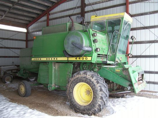  John Deere 4400