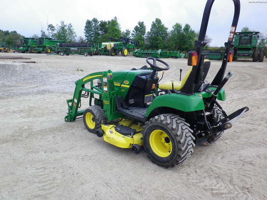 2007 John Deere 2305