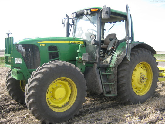 2011 John Deere 7130