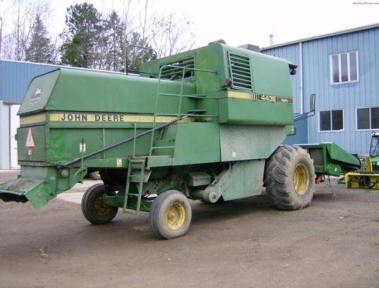 1993 John Deere 4435