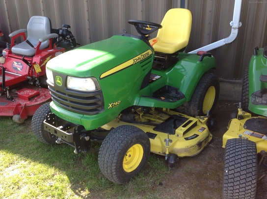 2007 John Deere X740