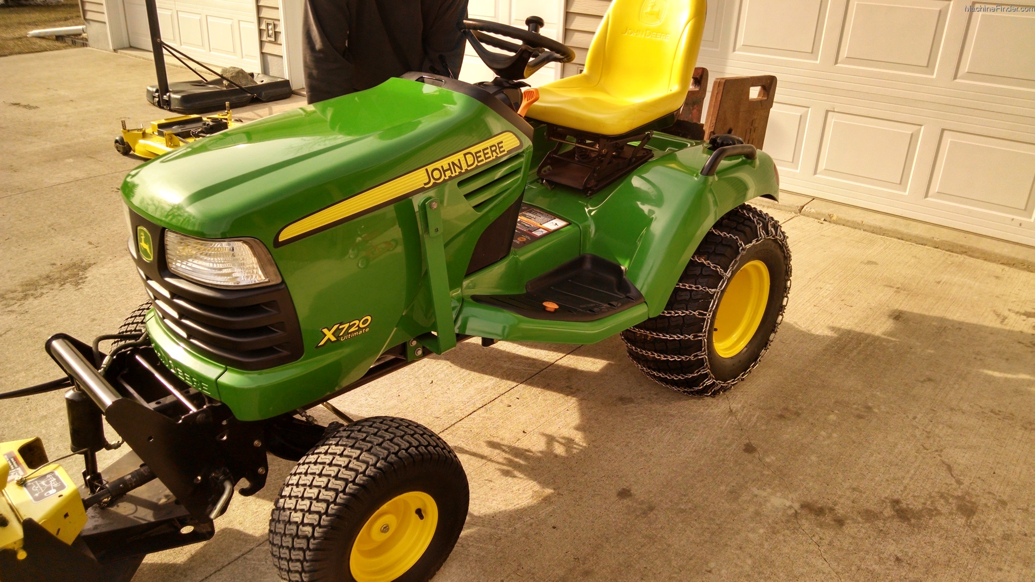 2007 John Deere X720 Lawn & Garden and Commercial Mowing John Deere