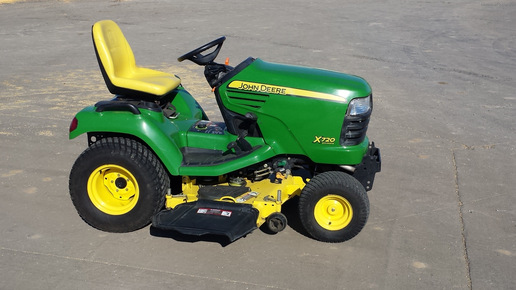 2010 John Deere X720 Lawn & Garden and Commercial Mowing John Deere