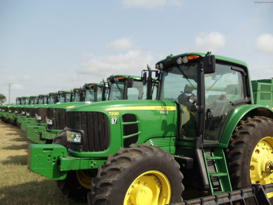 2011 John Deere 7330P