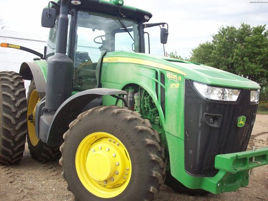 2011 John Deere 8235R