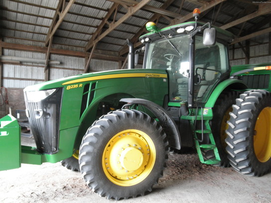 2012 John Deere 8235R