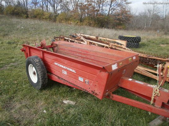 1985 International Harvester 150 bu. pto