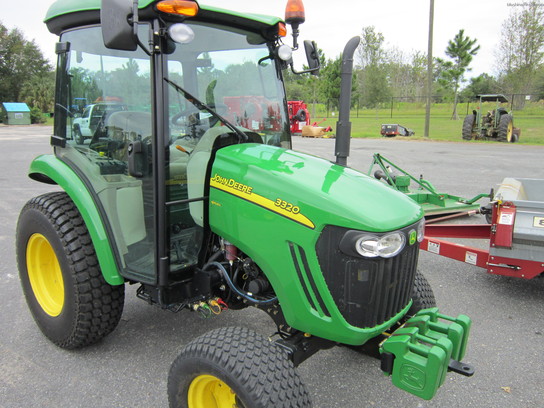 2006 John Deere 3320