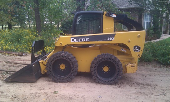 2009 John Deere 332